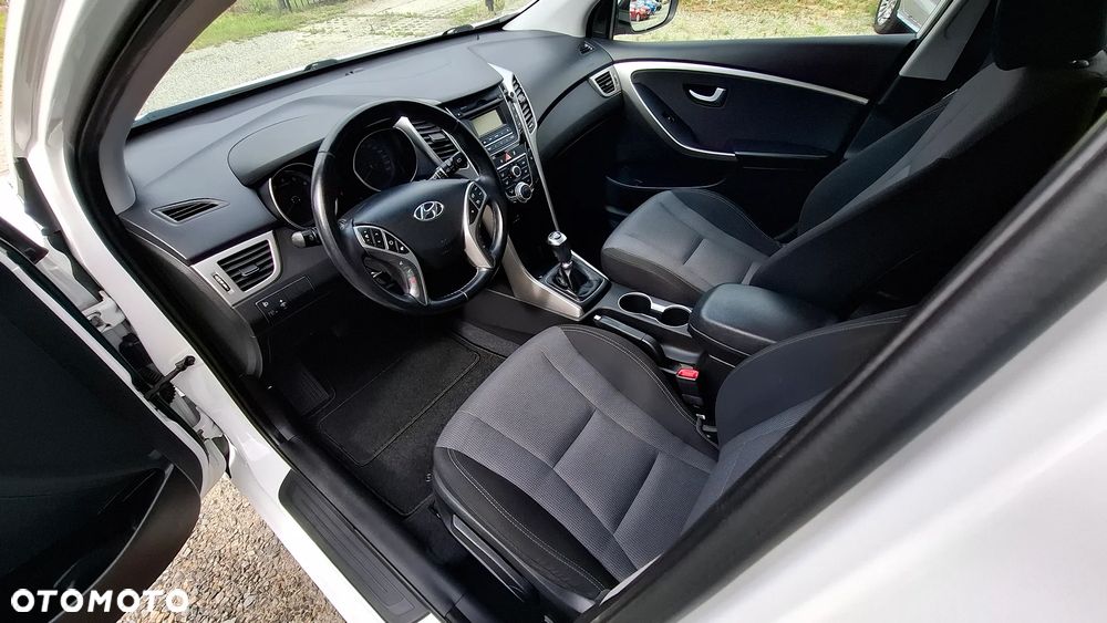 Hyundai i30 blue 1.4 YES Silver - 24
