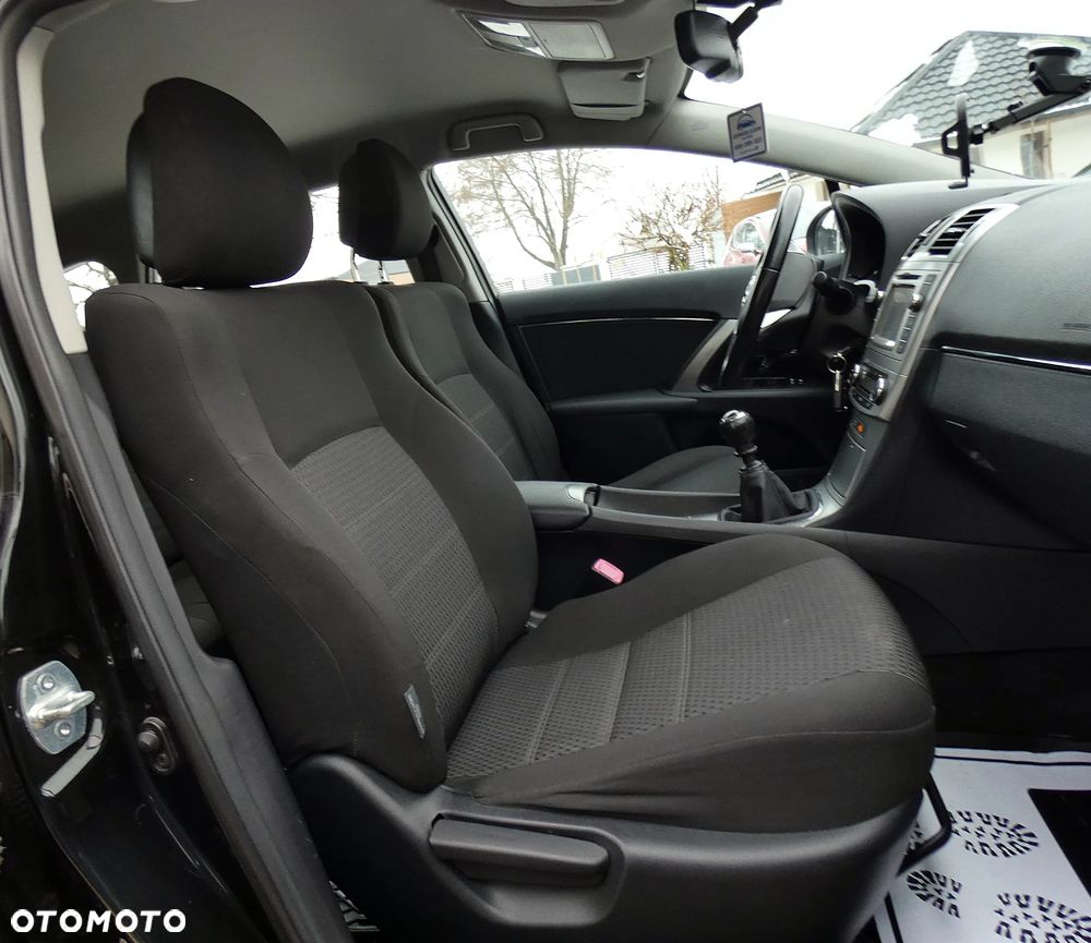 Toyota Avensis 1.8 Premium - 18