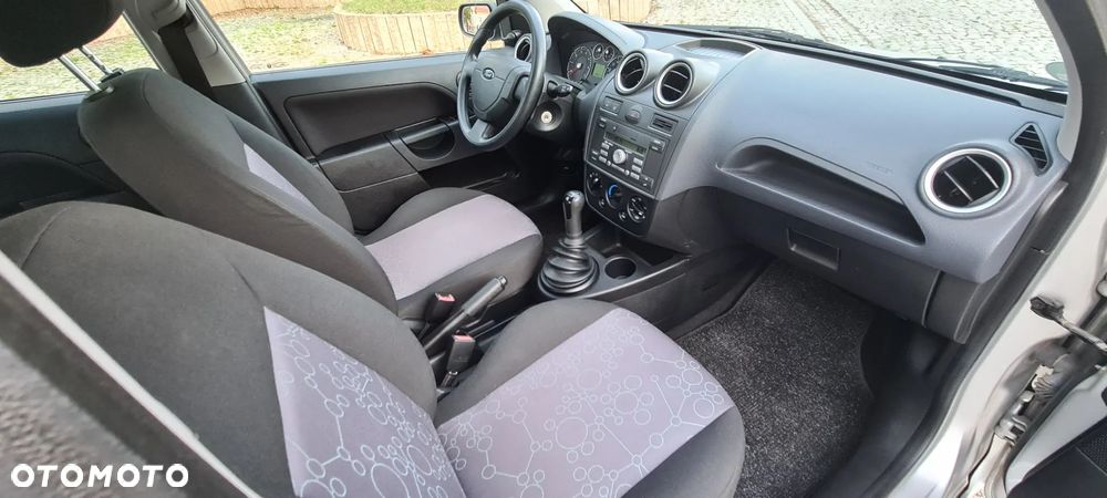 Ford Fiesta 1.4 Style - 24