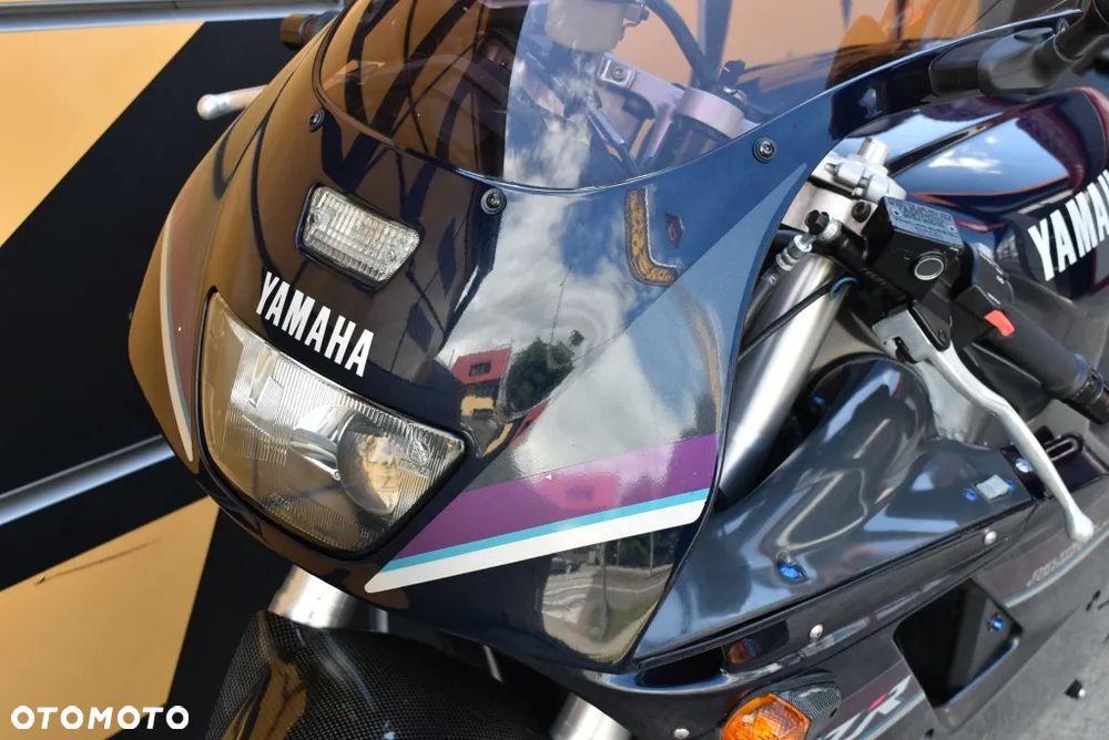 Yamaha FZR - 24