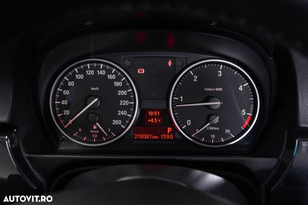 BMW Seria 3 318d DPF Touring Aut. - 16