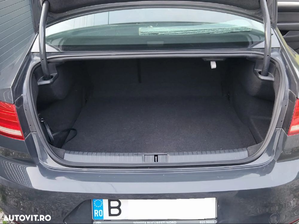 Volkswagen Passat - 9