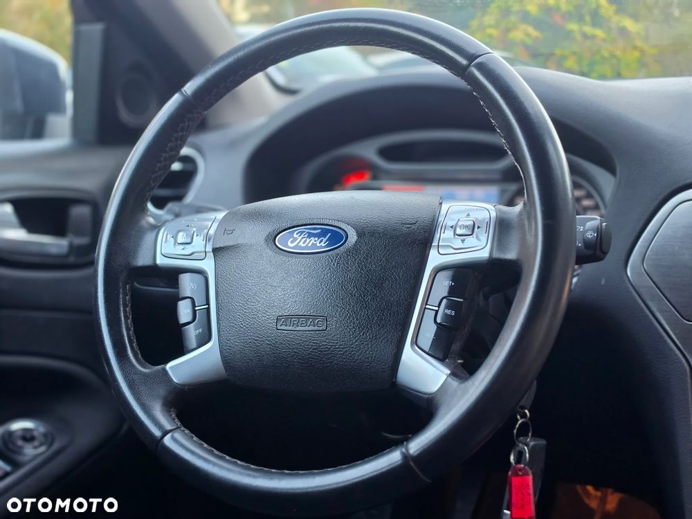 Ford Mondeo - 28