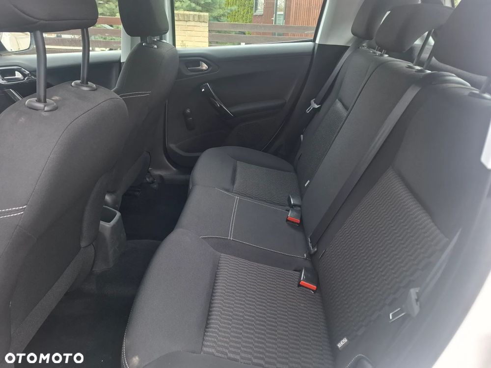Peugeot 208 1.2 PureTech Active - 8