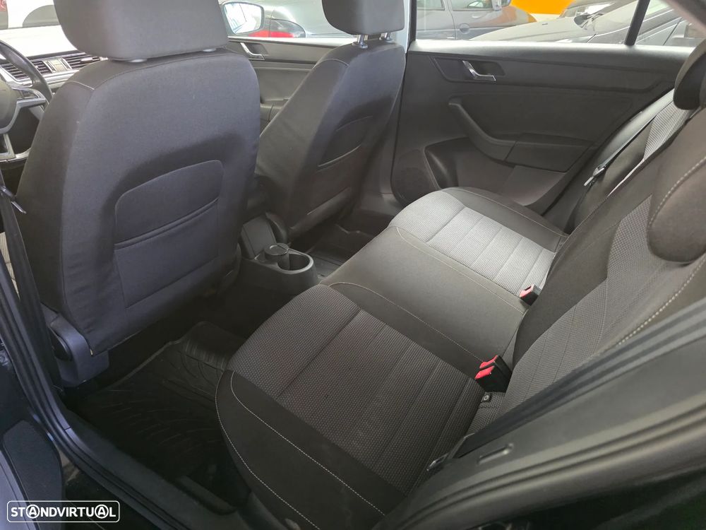 Skoda Rapid 1.2 TSI Ambition - 10