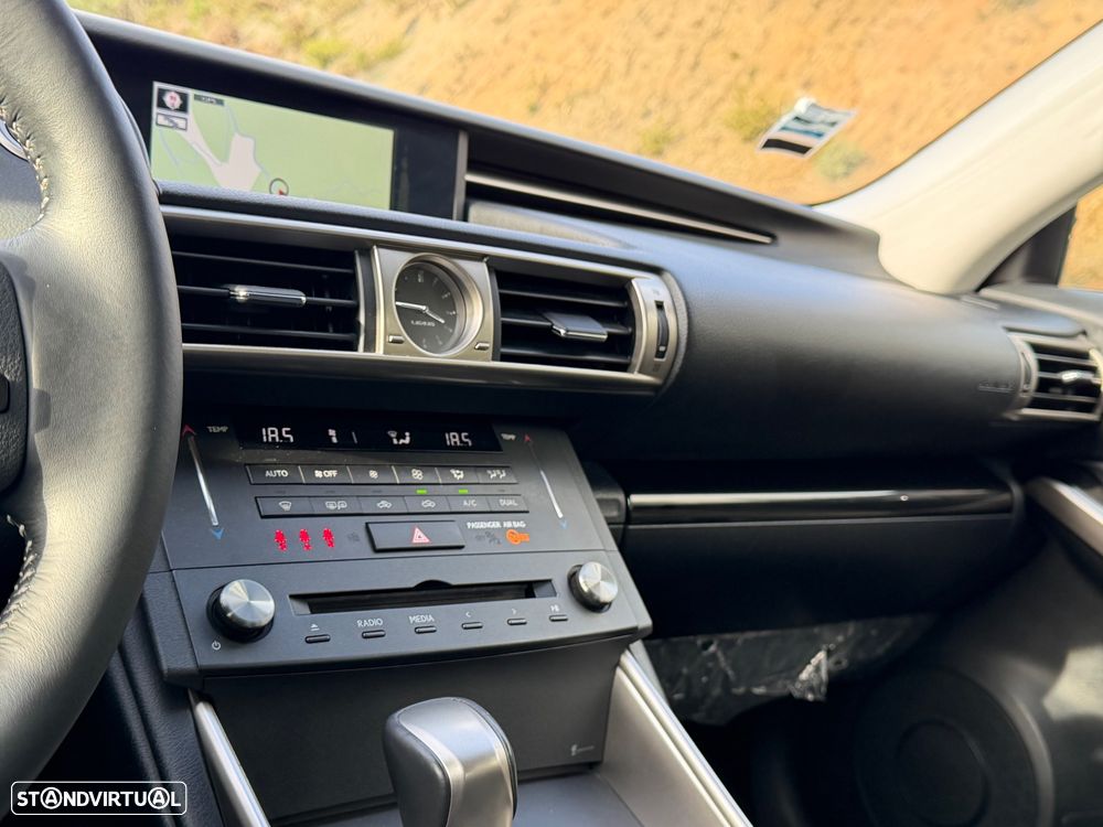 Lexus IS 300H Pack Executive+ - 40