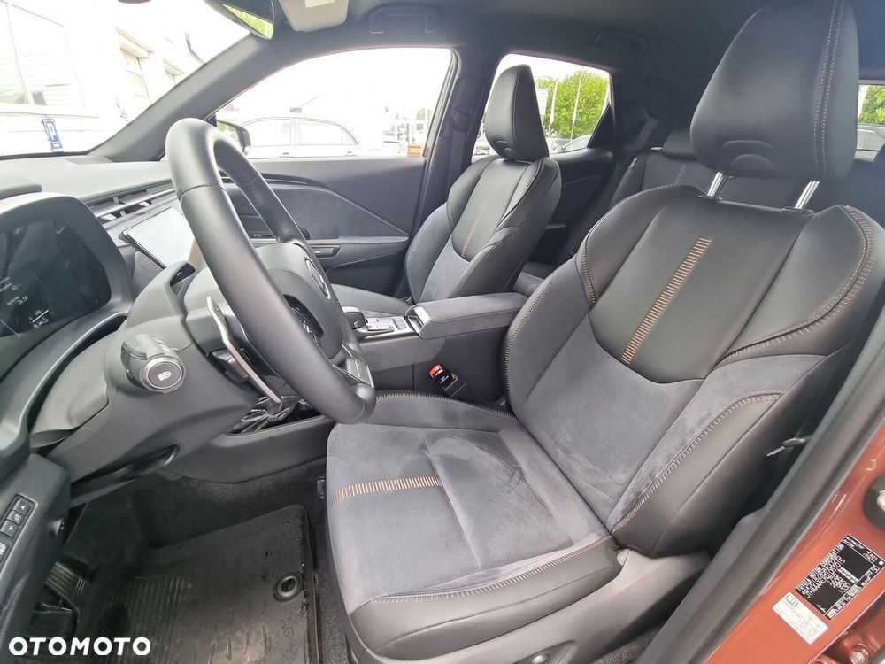 Lexus LBX - 16