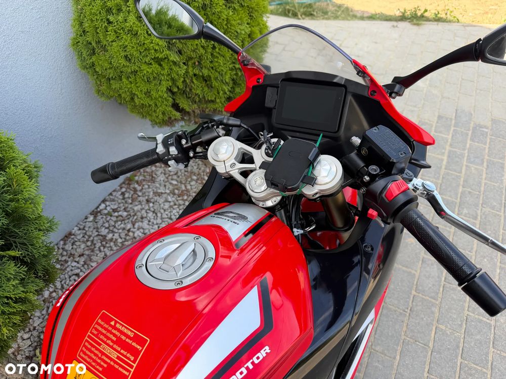 QJMOTOR SRK 125R - 24
