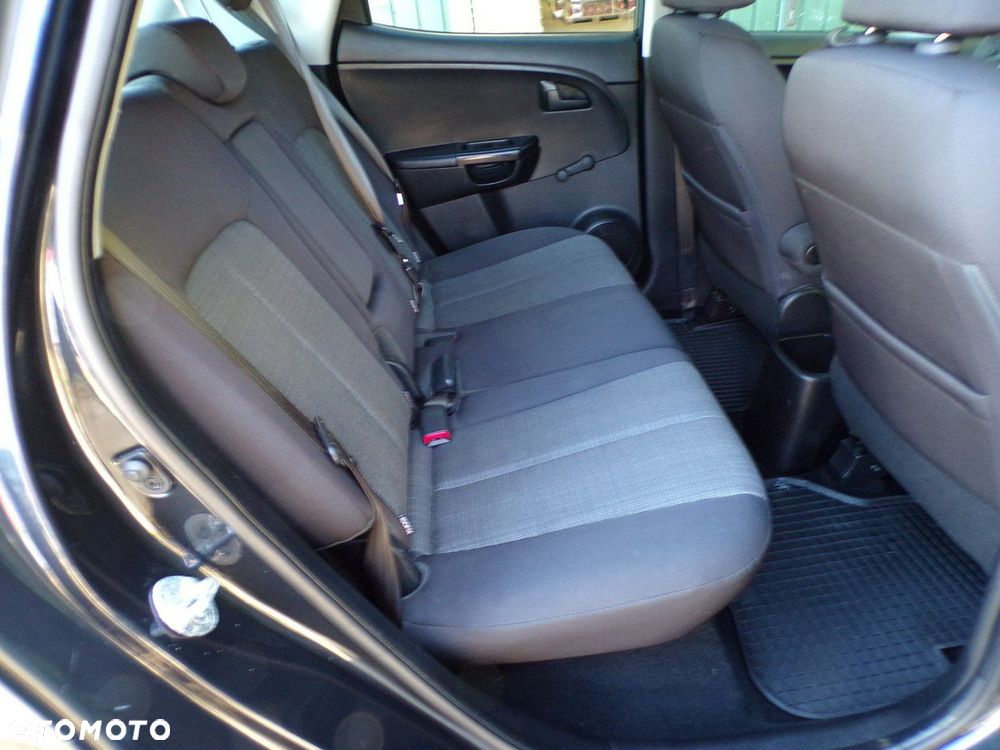 Kia Venga - 32