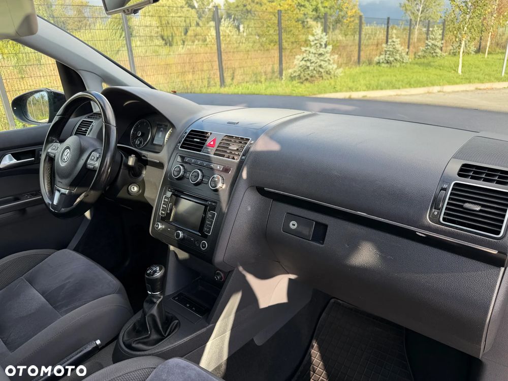 Volkswagen Touran 2.0 TDI DPF BlueMotion Technology Comfortline - 12