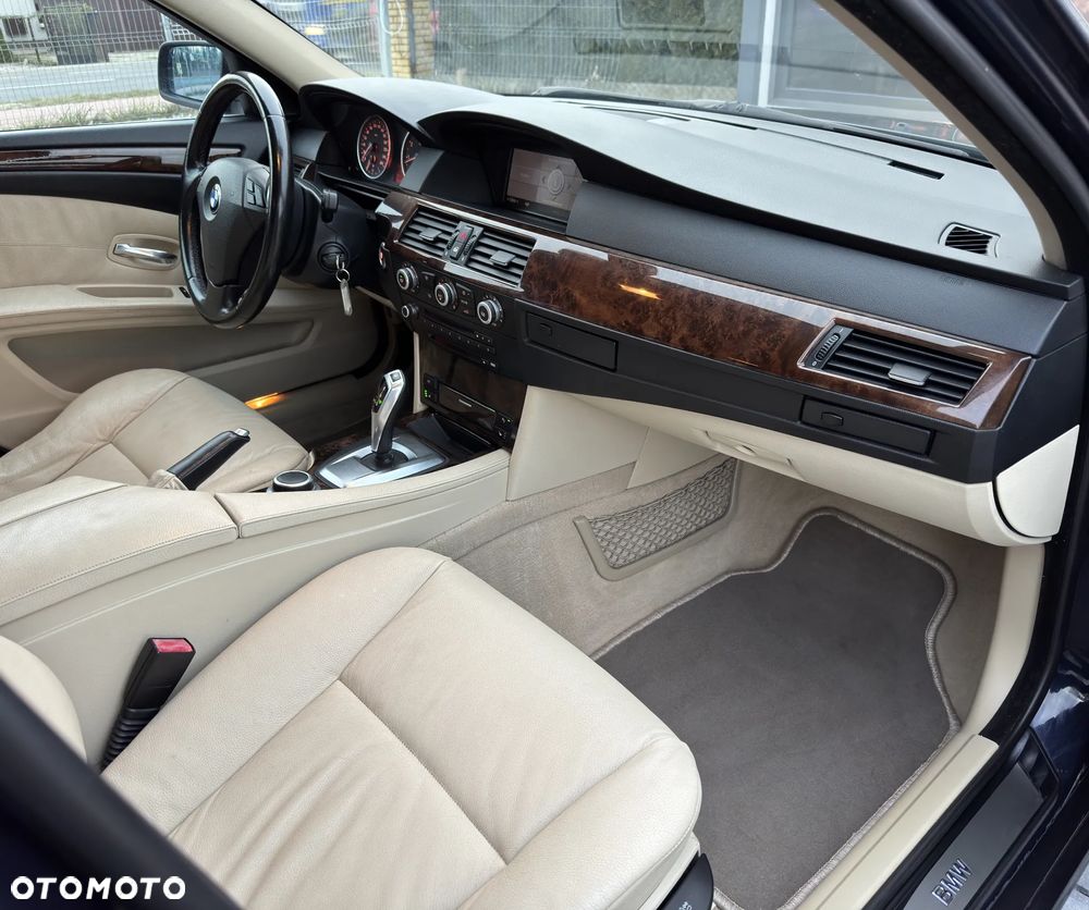 BMW Seria 5 525i Edition Exclusive - 32
