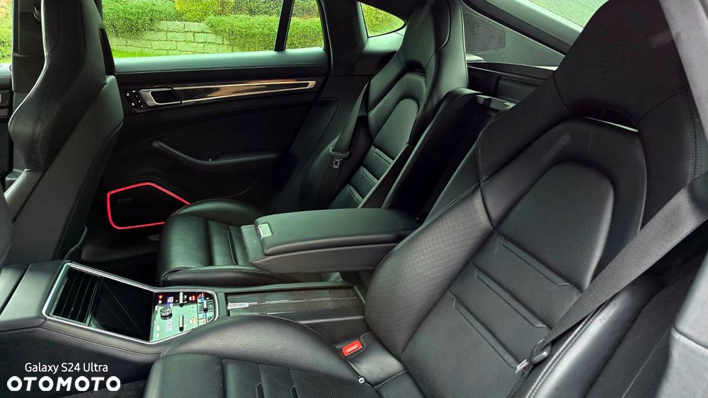 Porsche Panamera - 30