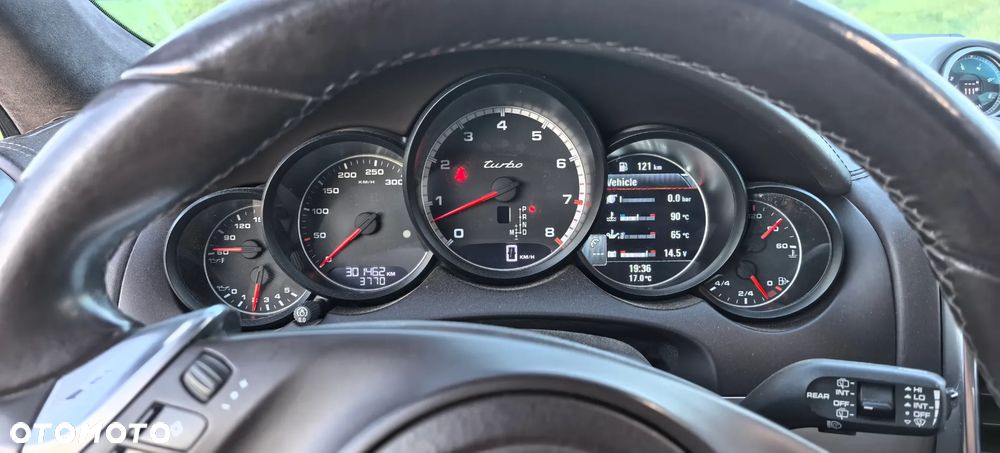 Porsche Cayenne - 8