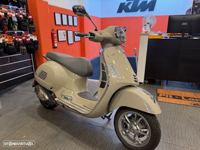Vespa GTS Super base - 1