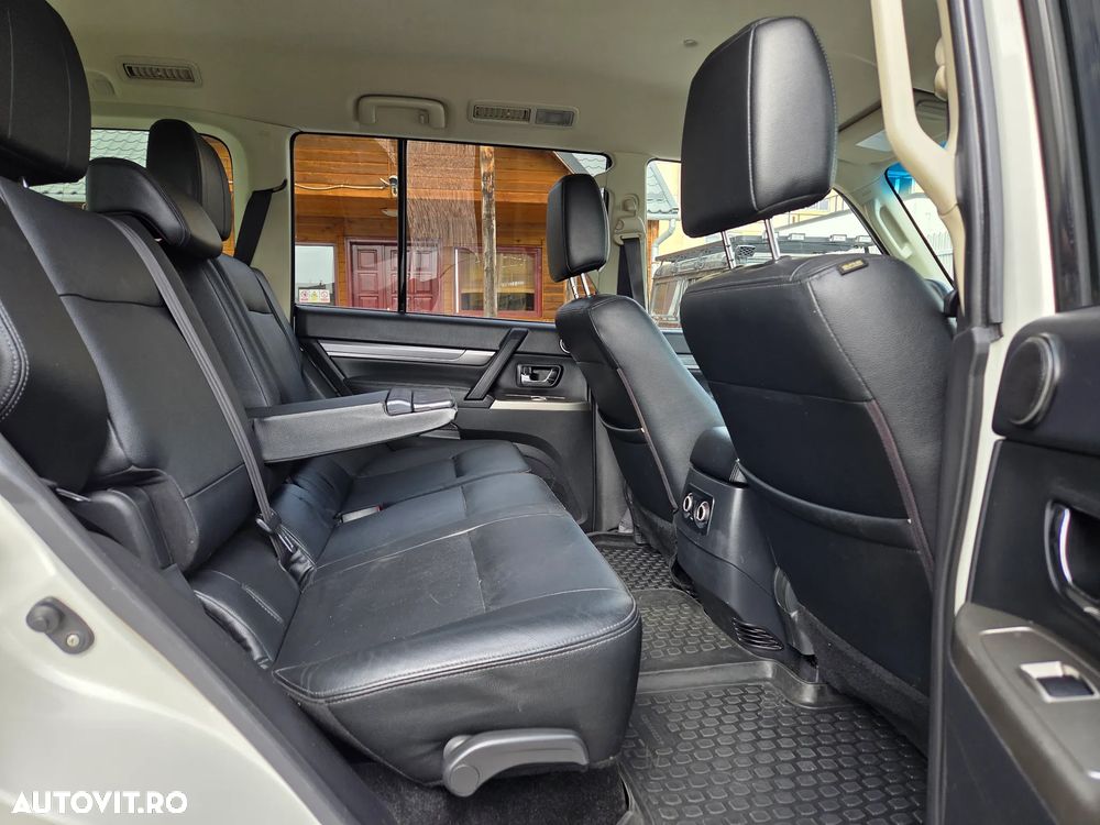 Mitsubishi Pajero 3.2 DI-D Instyle - 12