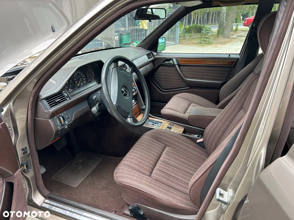 Mercedes-Benz Klasa E - 9