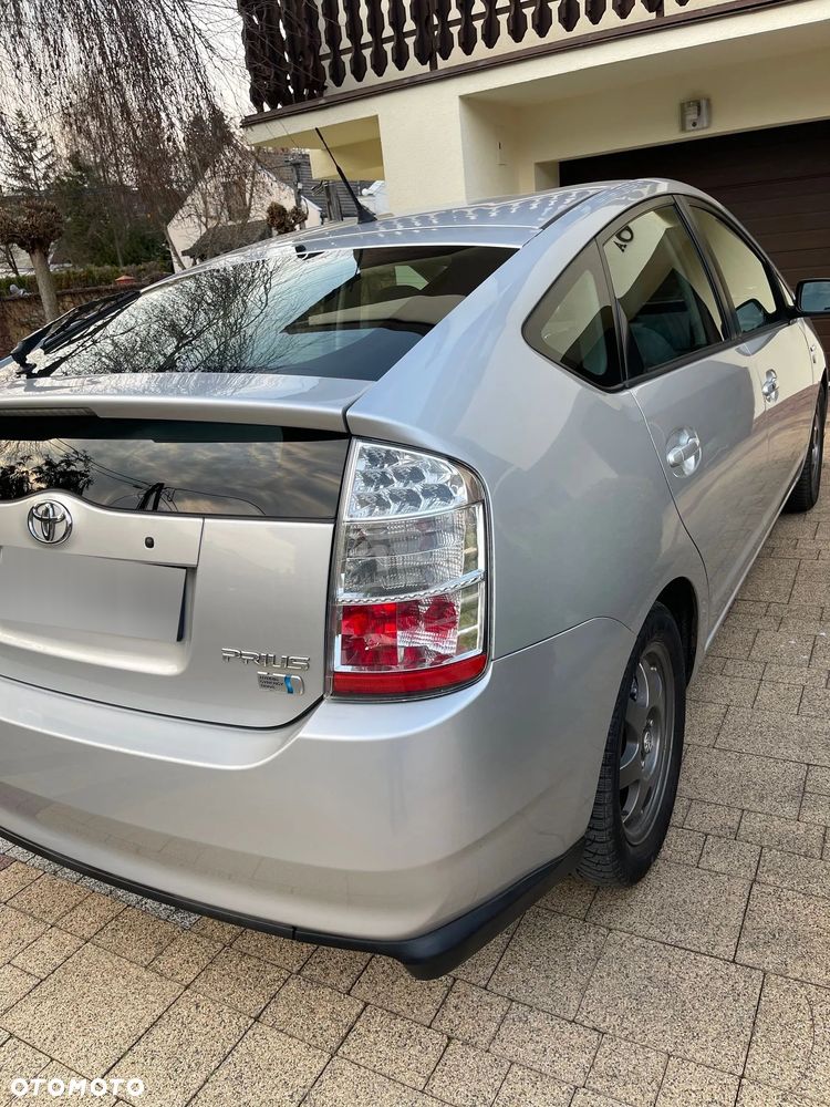 Toyota Prius 1.5 VVT-i Prestige - 4