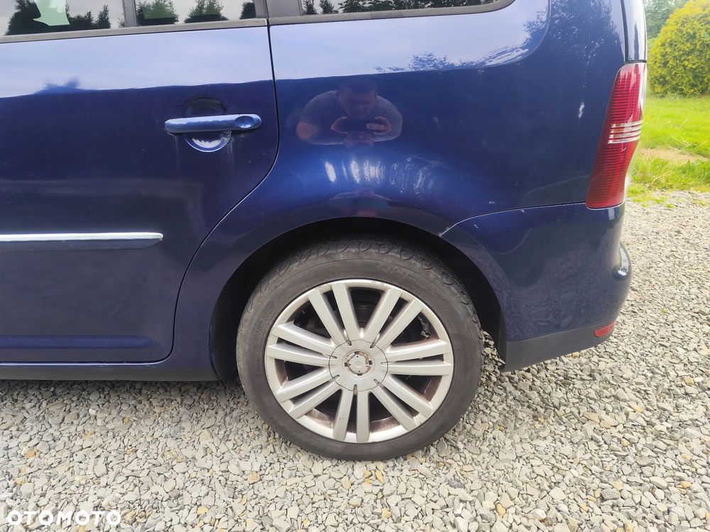 Volkswagen Touran 2.0 TDI DPF Highline DSG - 31