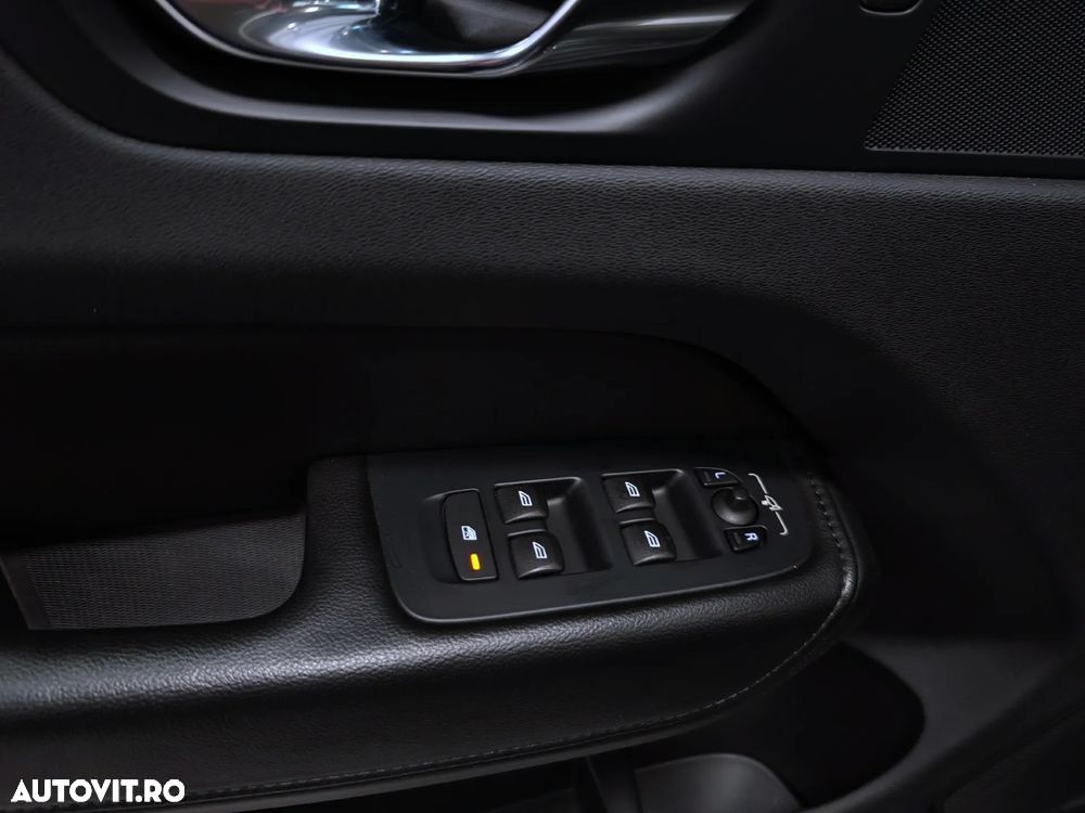 Volvo XC 60 T6 AWD Recharge Geartronic Inscription Expression - 13