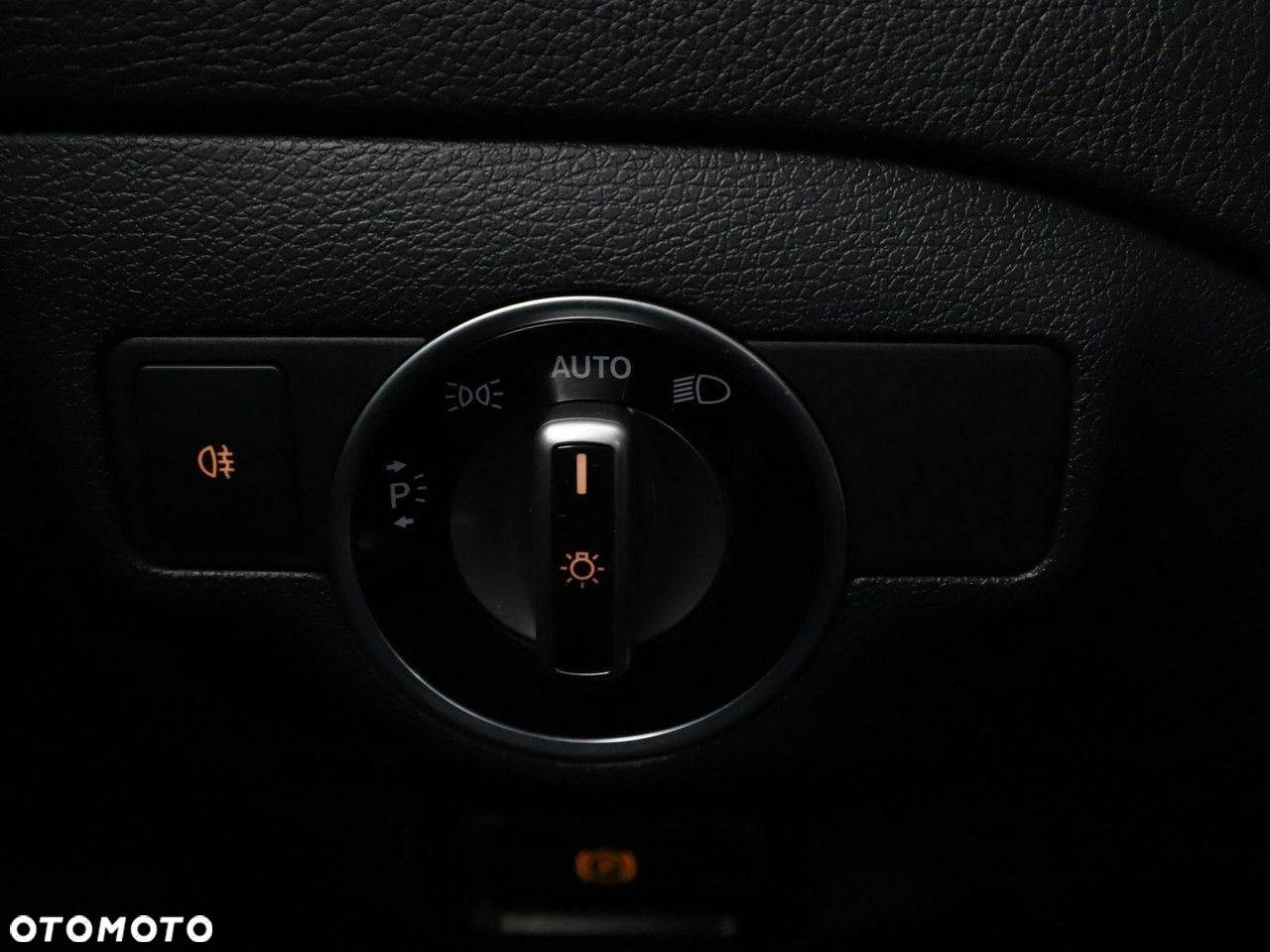 Mercedes-Benz GLA 180 7G-DCT Activity Edition - 35