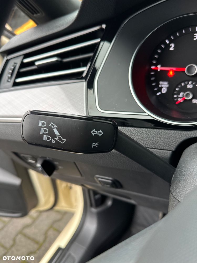 Volkswagen Passat 2.0 TDI SCR - 16