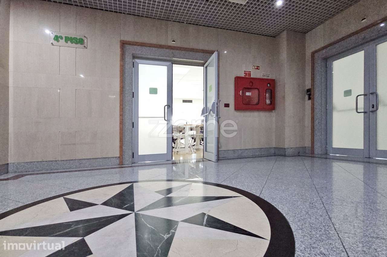 Escritório com 220m2 em Alfragide - Grande imagem: 3/22