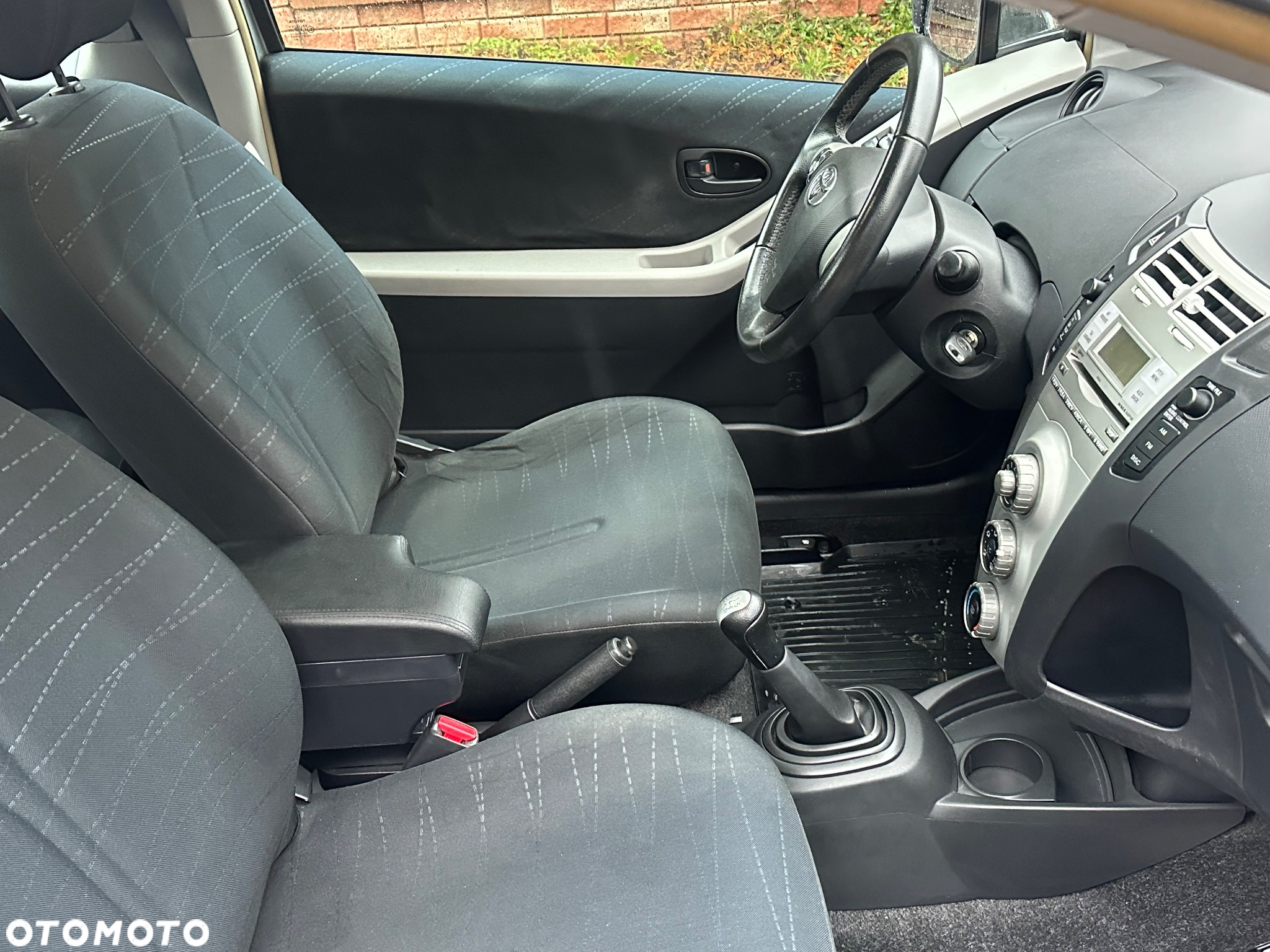 Toyota Yaris 1.0 VVT-i Cool - 12
