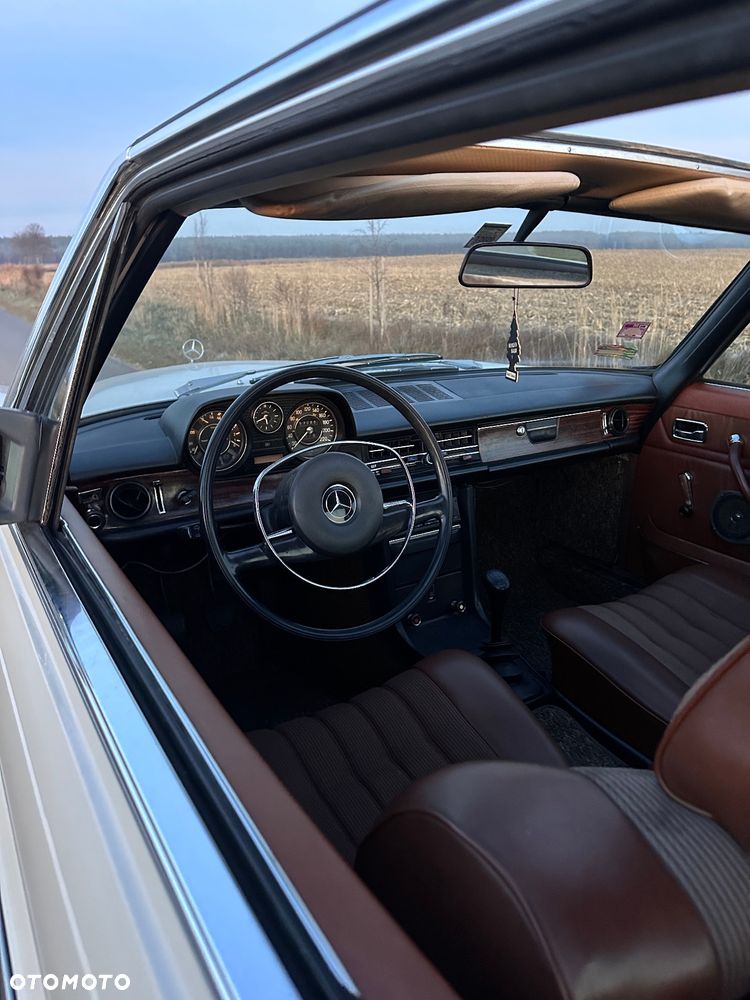 Mercedes-Benz 280 - 8