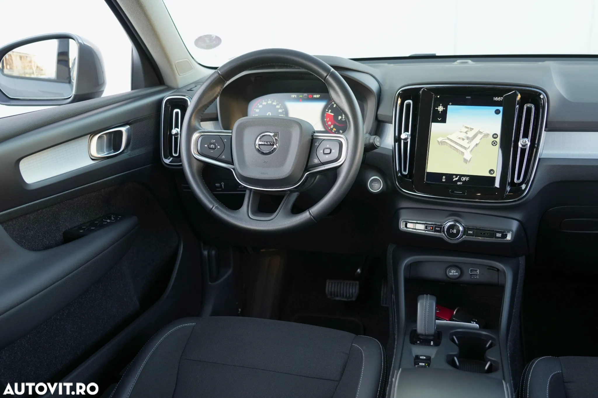 Volvo XC 40 T3 AT8 Momentum Pro - 7