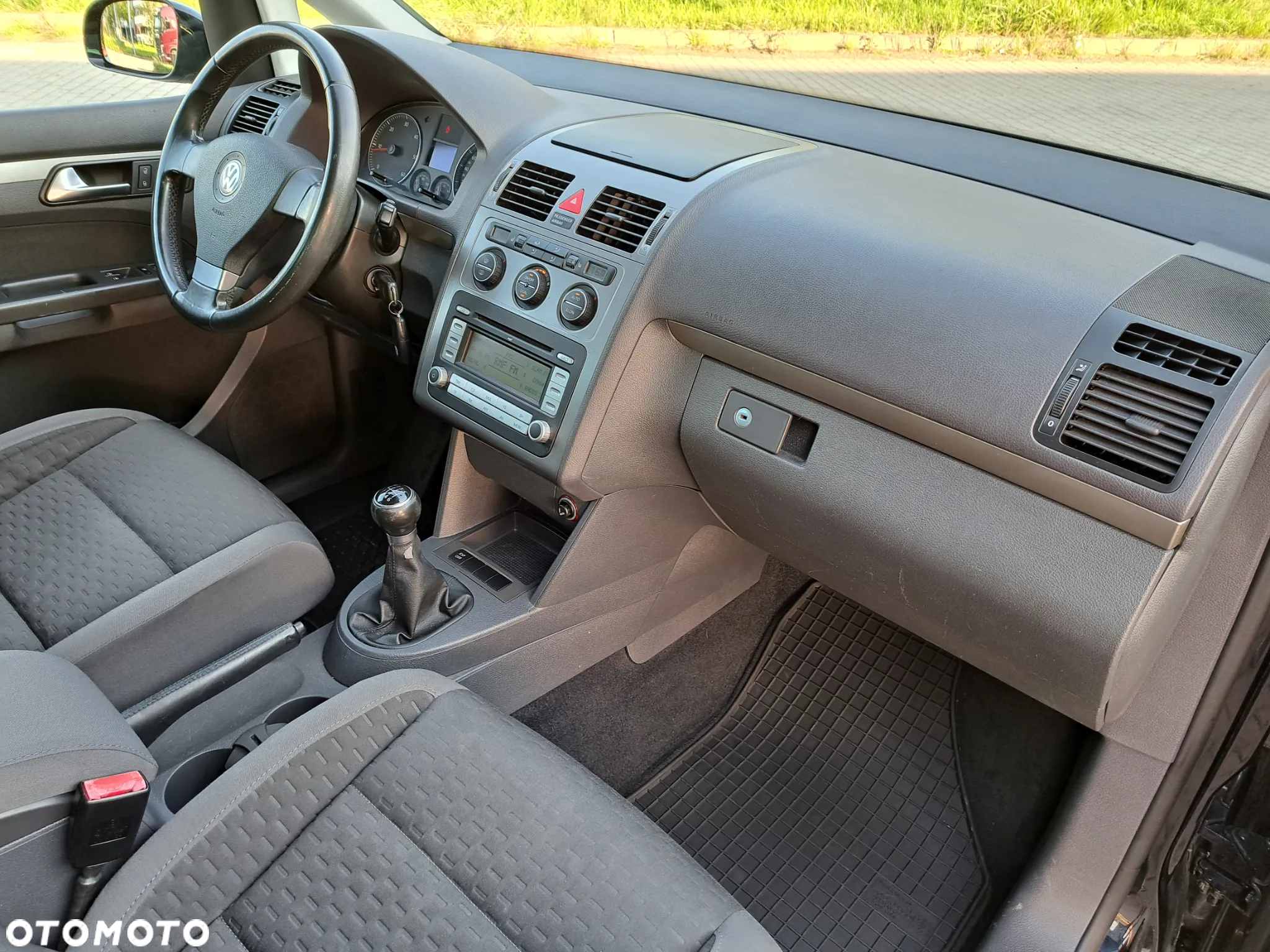 Volkswagen Touran - 17