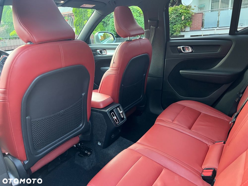 Volvo XC 40 D4 AWD Momentum (Intro Edition) - 9