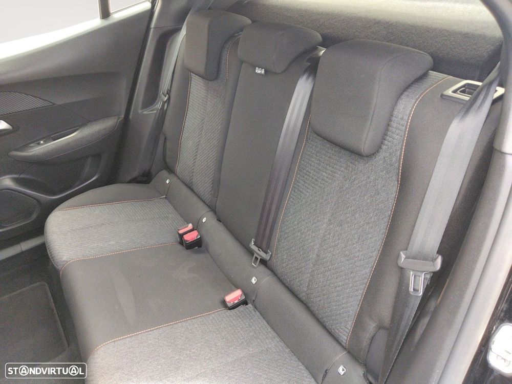 Peugeot 2008 1.2 PureTech Style - 13