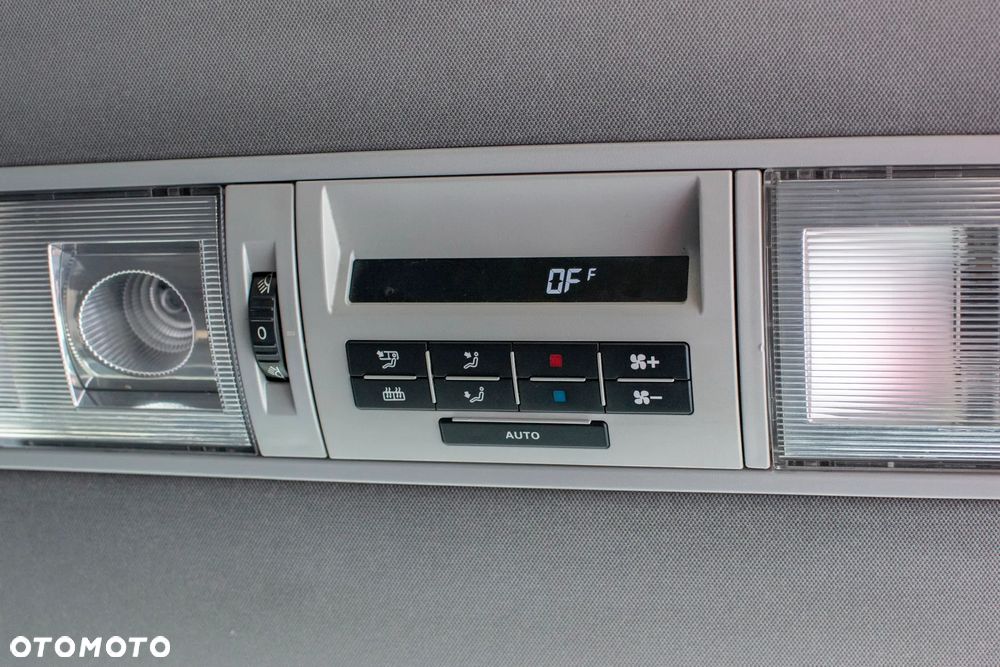 Volkswagen Caravelle - 32