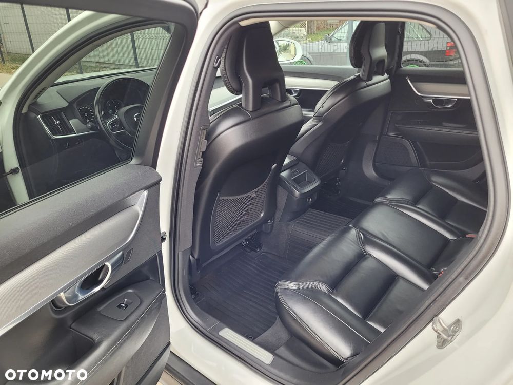Volvo V90 Cross Country - 16