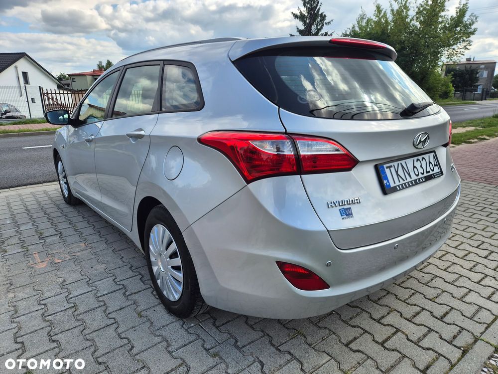 Hyundai i30 blue 1.6 CRDi Trend - 3