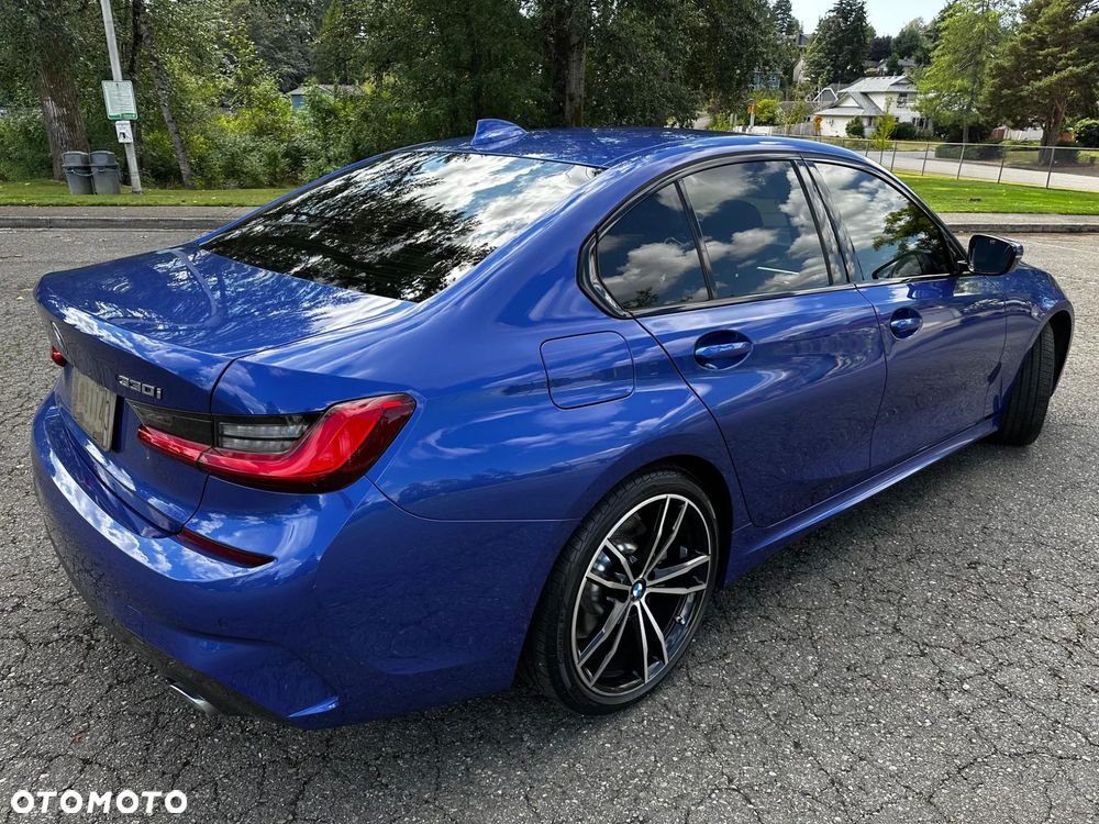 BMW Seria 3 330i M Sport - 9