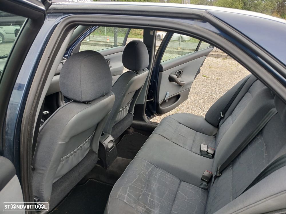 Peugeot 406 1.6 ST - 7