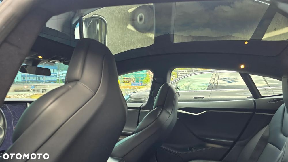 Tesla Model S - 19