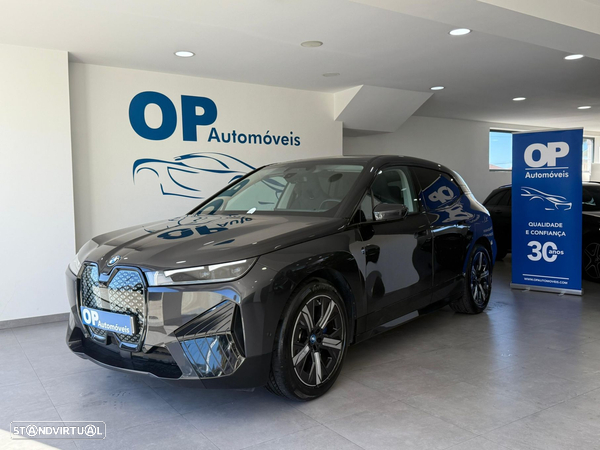 BMW iX xDrive 40 Pack Desportivo