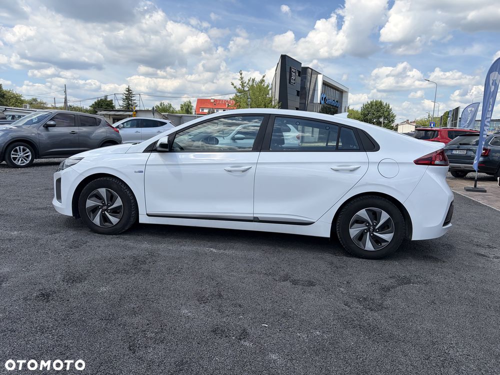 Hyundai IONIQ - 8