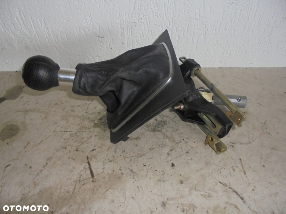 DZWIGNIA ZMIANY BIEGOW AUDI A4 B6 - 1