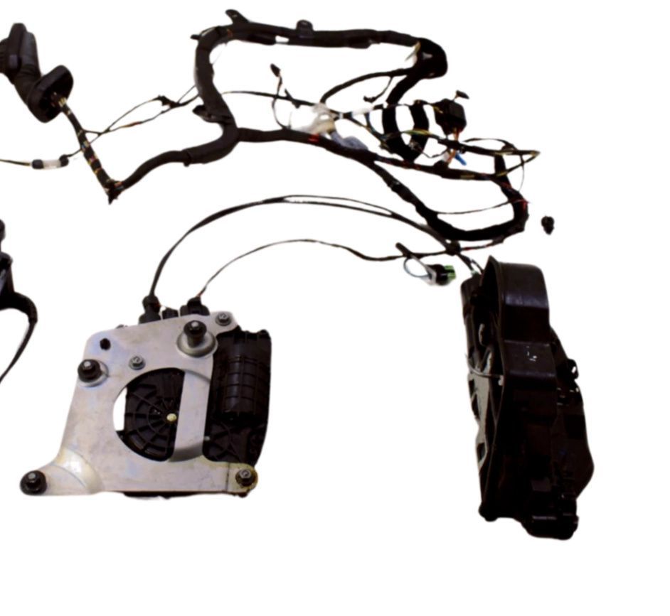 ZAMEK DRZWI PRAWY PRZÓD DOCIĄG BMW E63 E64 EUROPA