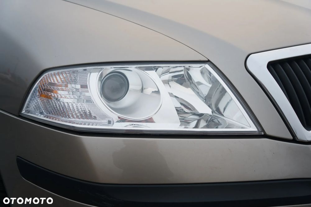 Skoda Octavia 1.6 FSI Ambiente - 13