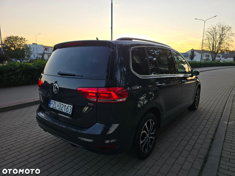Volkswagen Touran - 4