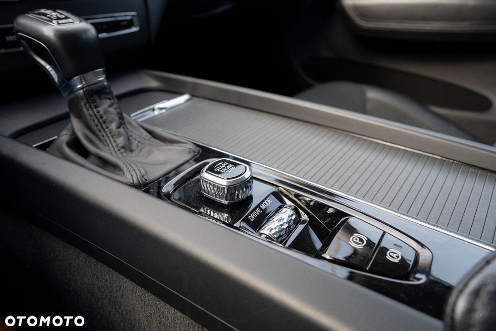 Volvo XC 60 D4 AWD Geartronic Momentum - 20