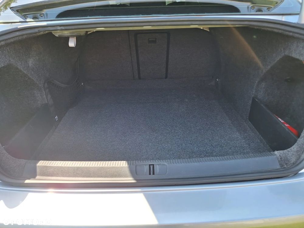Volkswagen Passat 2.0 TDI Highline - 9