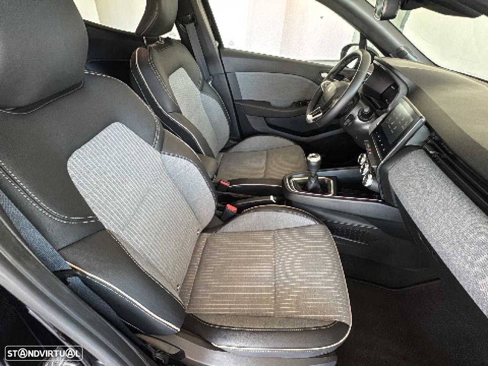 Renault Clio 1.0 TCe Techno — fotografia 13