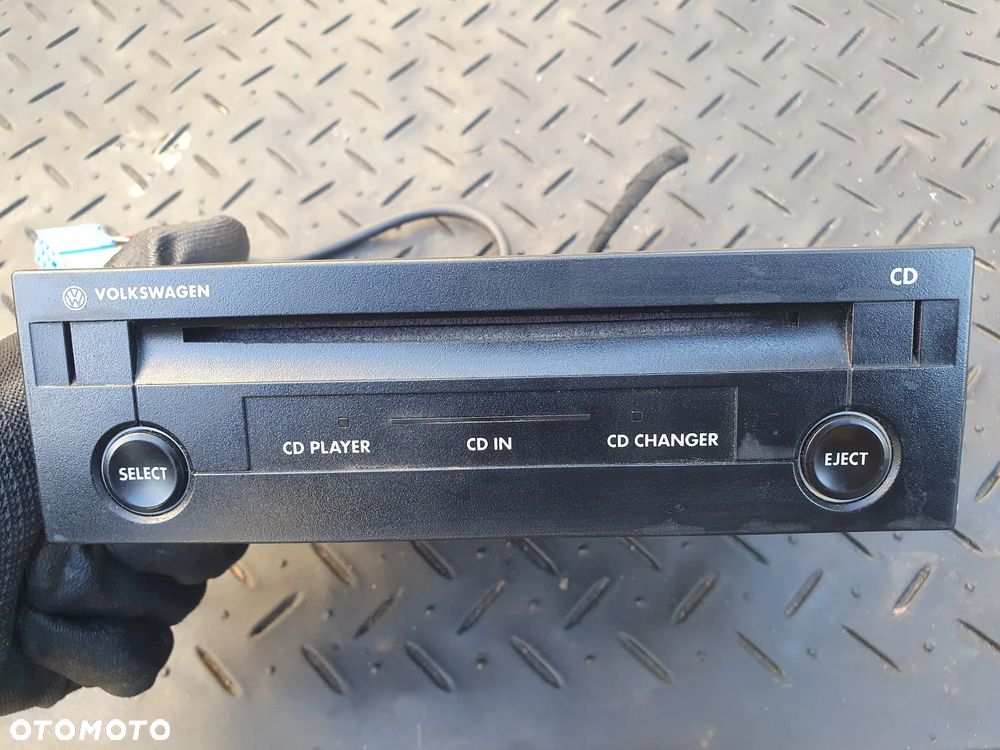 ODTWARZACZ PŁYT CD VW PASSAT B5 VW GOLF IV  1J0035119C - 2