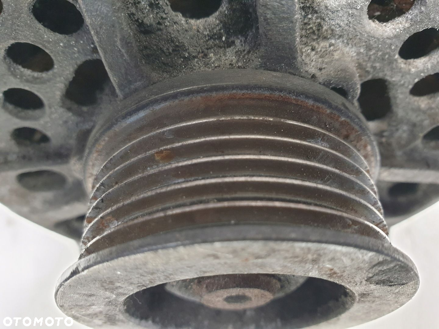 Ford Crown Victoria II 4.6 V8 ALTERNATOR - 3