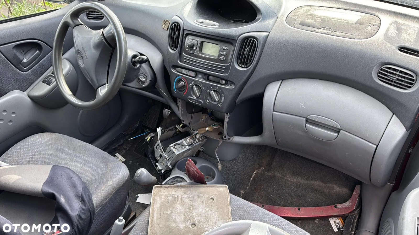 Toyota Yaris Verso D-4 D poj. 1.4 Diesel 2002 - samochód na części - 3